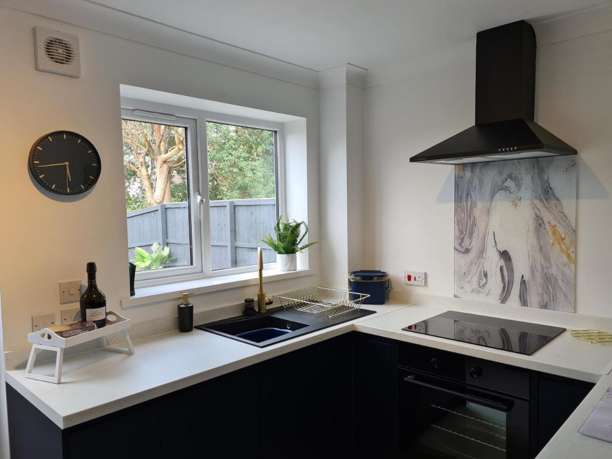 Stunning 2 Bed House Near Coastal Path/Lake/Beach Llanelli Extérieur photo
