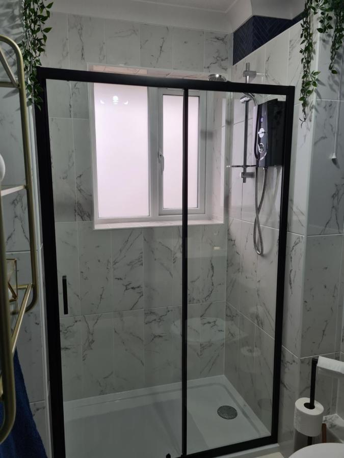 Stunning 2 Bed House Near Coastal Path/Lake/Beach Llanelli Extérieur photo
