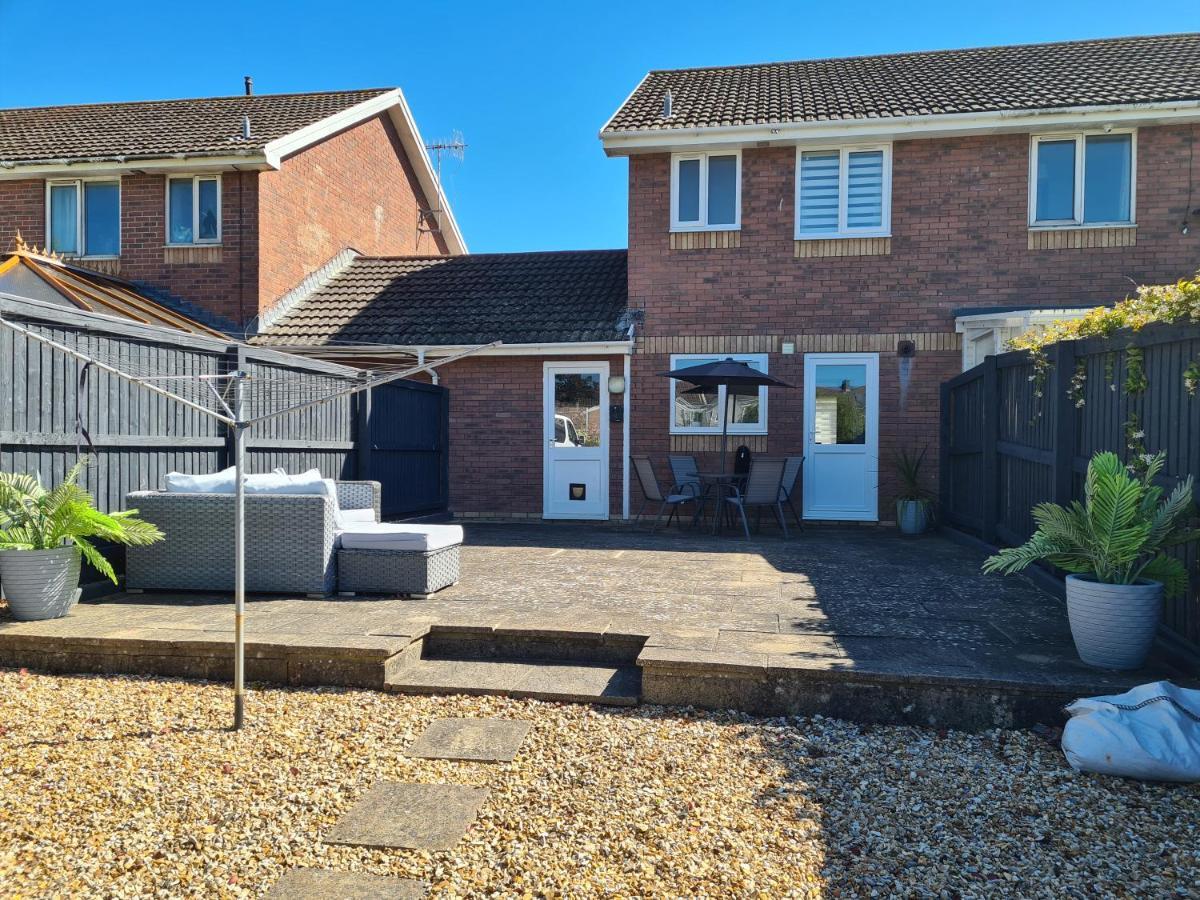 Stunning 2 Bed House Near Coastal Path/Lake/Beach Llanelli Extérieur photo