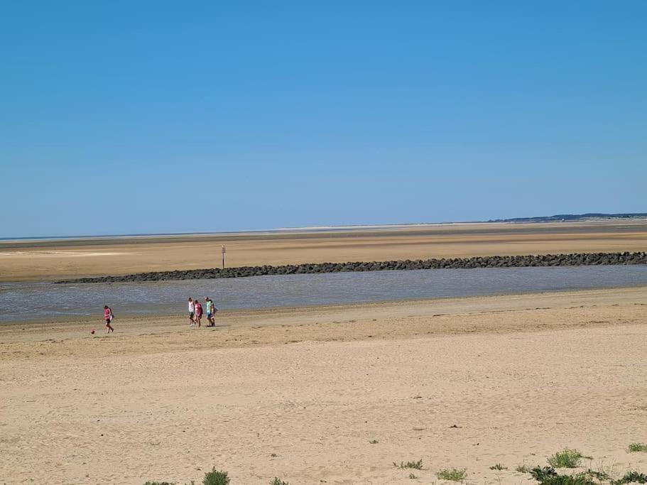 Stunning 2 Bed House Near Coastal Path/Lake/Beach Llanelli Extérieur photo