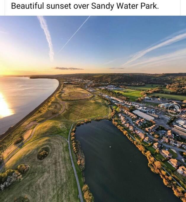 Stunning 2 Bed House Near Coastal Path/Lake/Beach Llanelli Extérieur photo